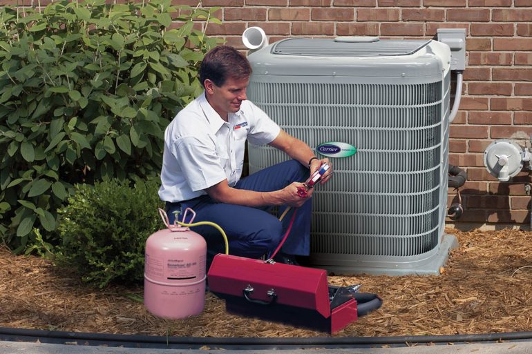 Air conditioning installation tech